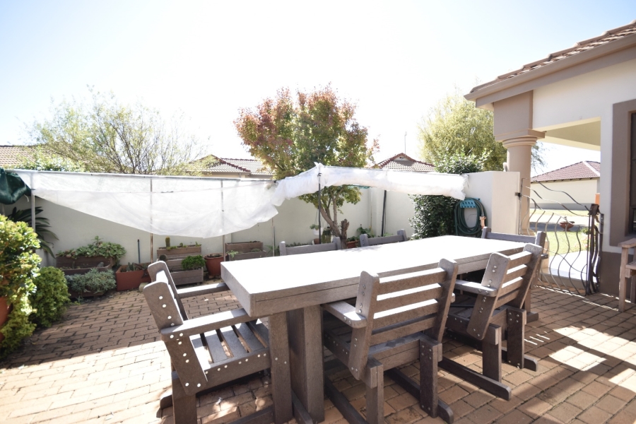 2 Bedroom Property for Sale in Waterberry Estate North West